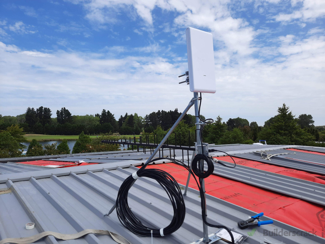 Outdoor WiFi and point-to-point wireless link installation for reliable long-distance network connectivity