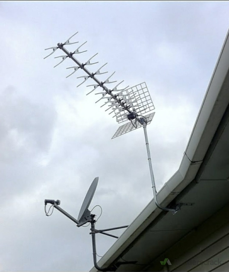 “Rooftop UHF TV aerial and satellite dish installation for reliable TV reception