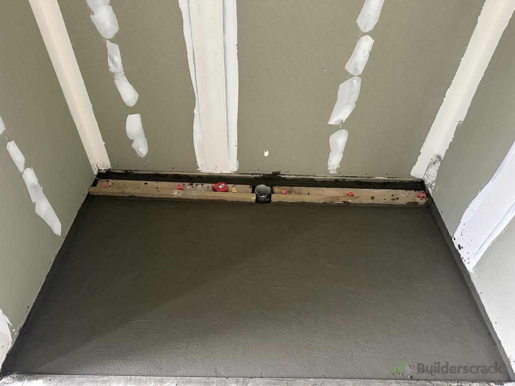 Screed ready for waterproof and tile