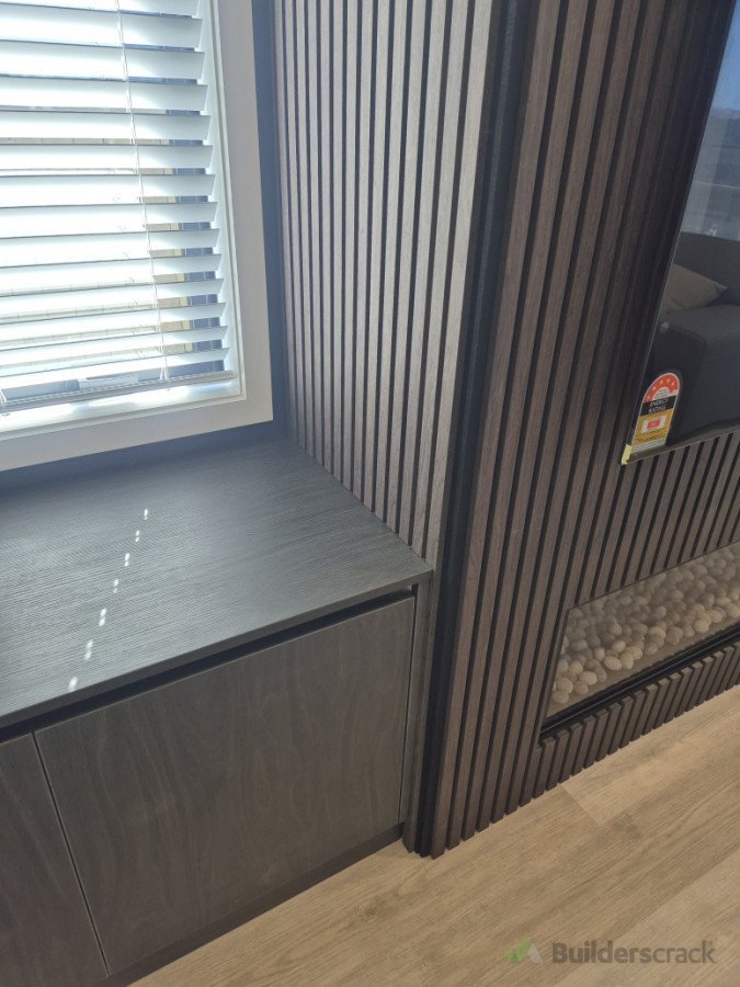 Precision checkouts in benchtop around slatted panels