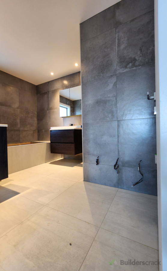 Bathroom floor and walls tile installation