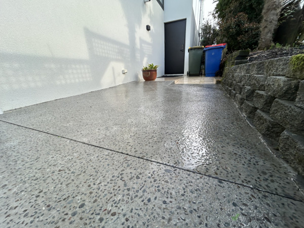 Exposed Longburn Pebble