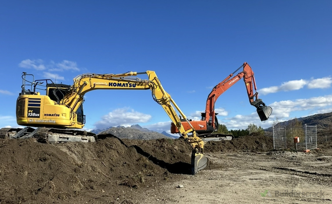 Bulk earthworks with gps machine