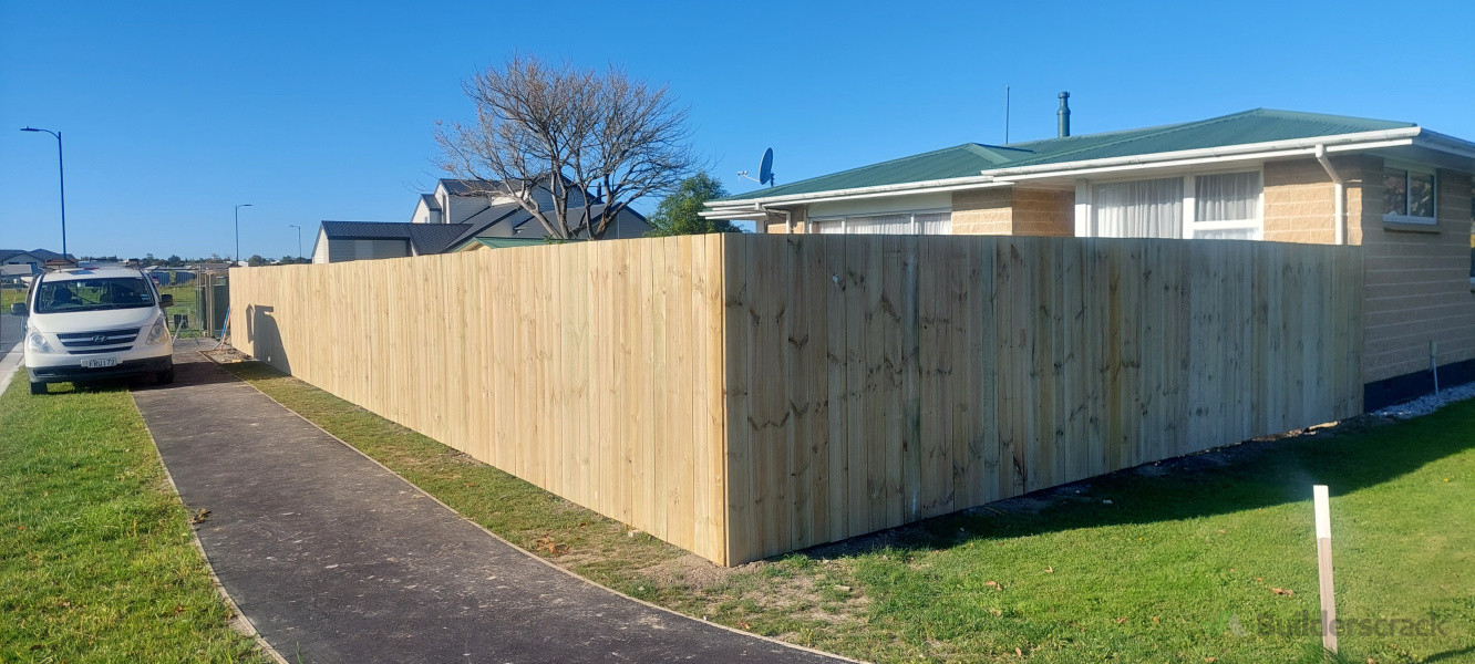 Timber paling fence with 19mm palings 1.8m high