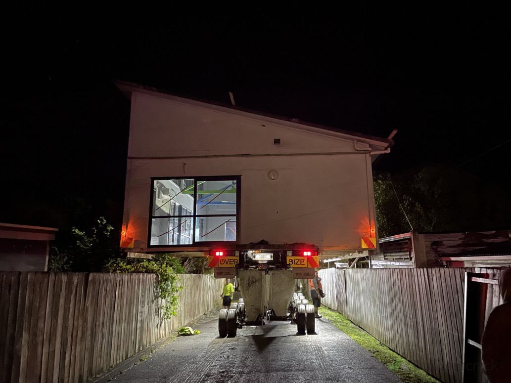 Hydraulic maneuvering