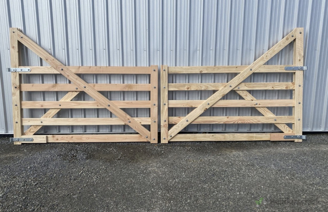 We make  timber and steel gates made to measure