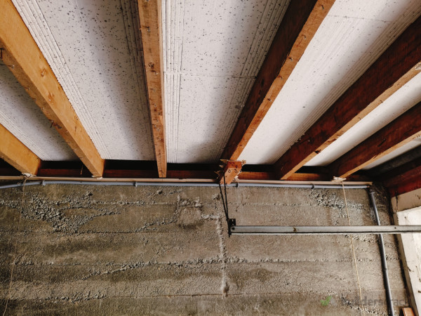 Inspection of underfloor found there was insulation but that it was poorly fitted, meaning it was largely ineffective