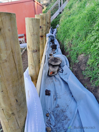 Felt cloth laid to protect drainage pipe from sediment