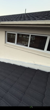 New side apron for water tightness