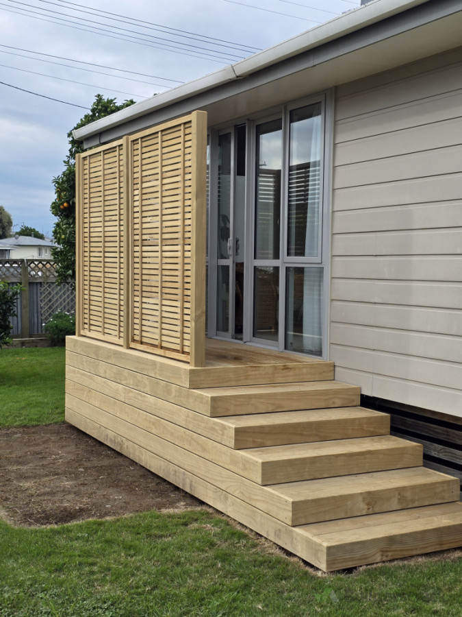 Back door deck with privacy screen