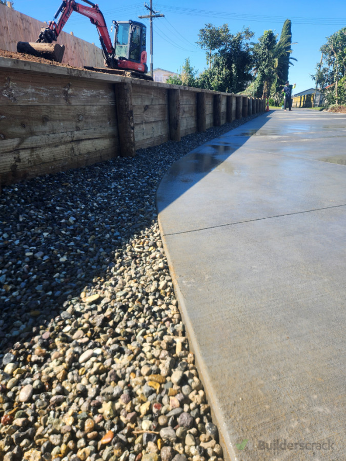 Retaining wall build