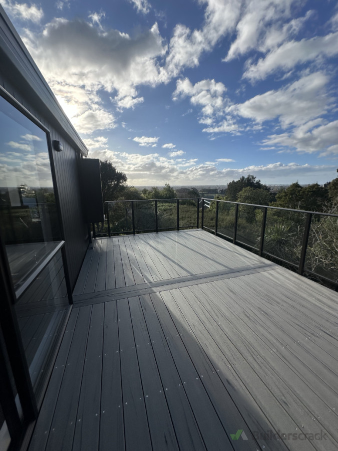 Floating deck over roofing membrane