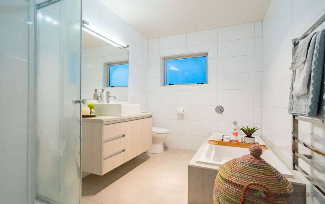 Regent Main Bathroom