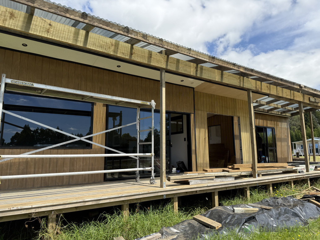 Cabins works, deck, veranda roof and room addition in the middle