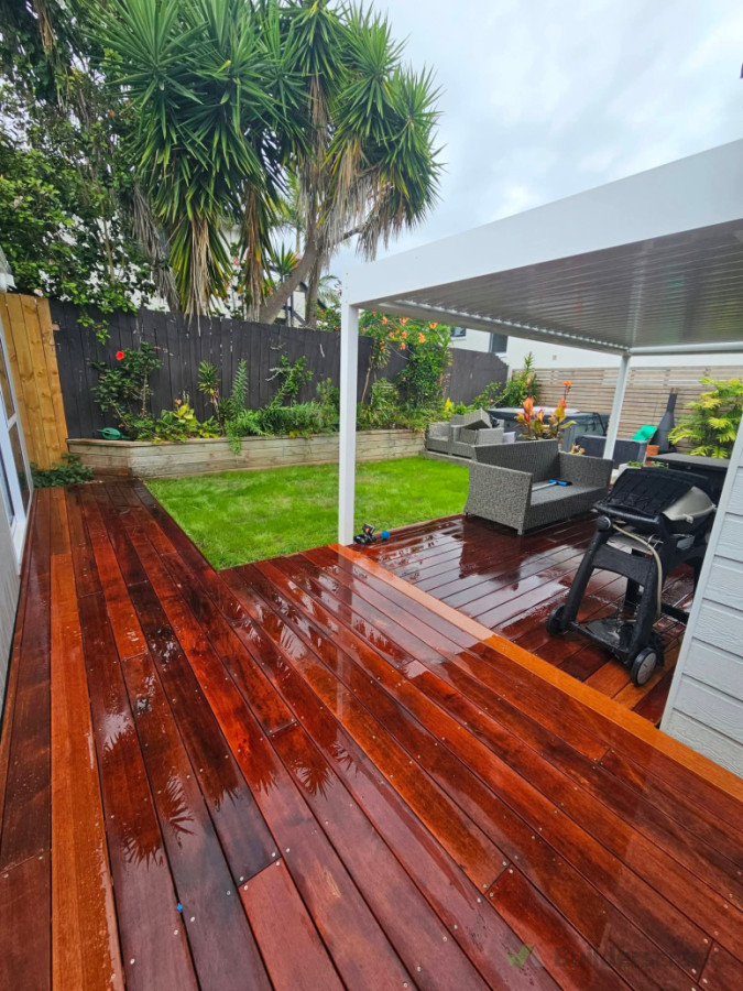 Kwila deck connecting all outdoor living spaces