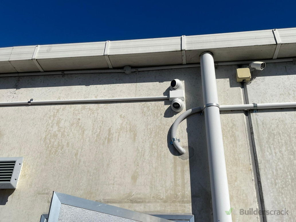 2 external cctv cameras