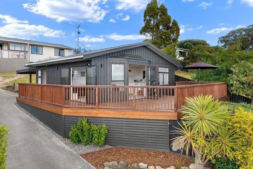 (After) Exteroir renovation and deck extention