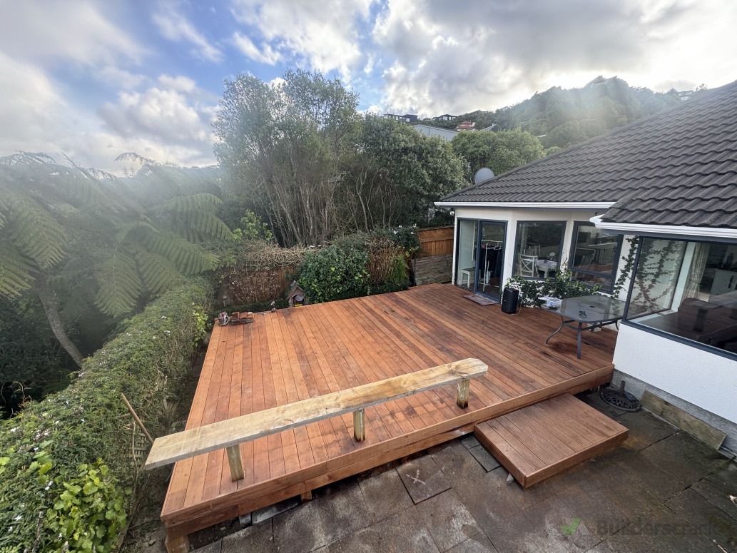 Hardwood deck (no joins)