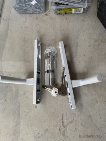 Hinges door handle