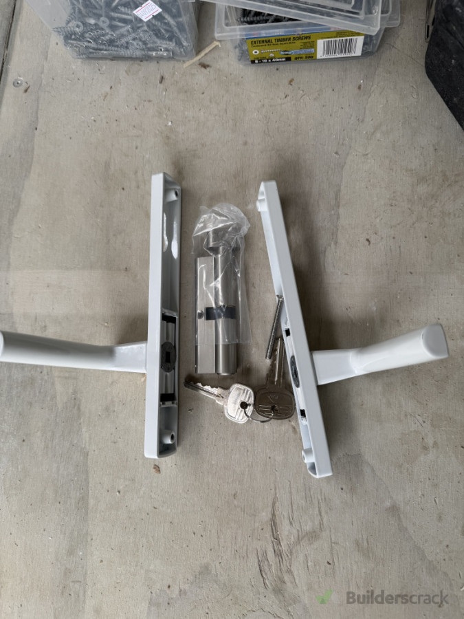 Hinges door handle