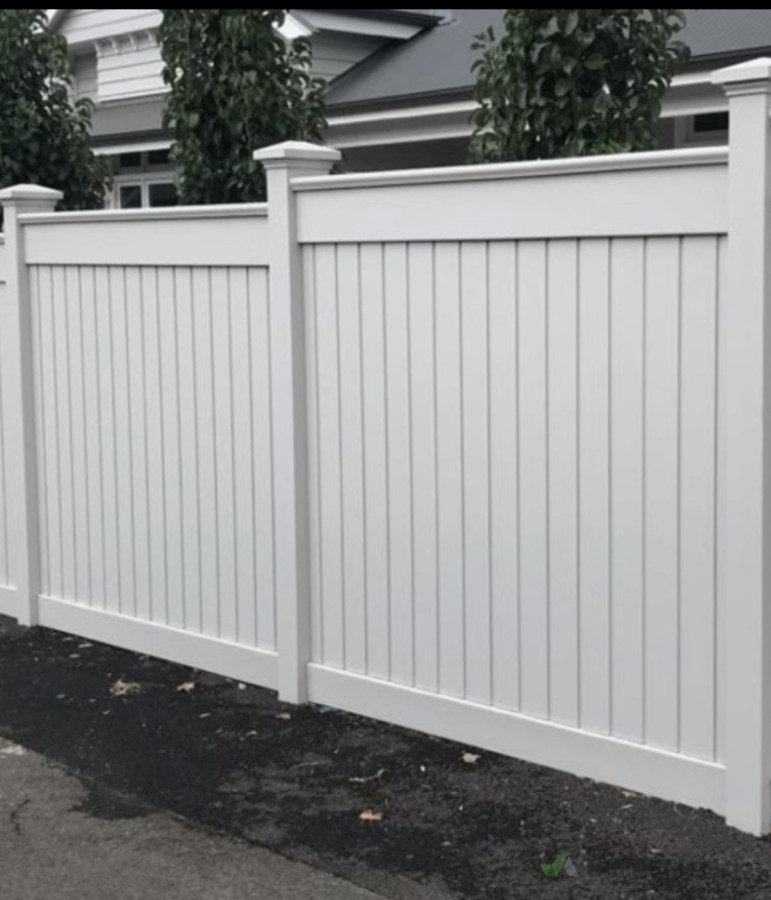 Laminate timber fencing premium