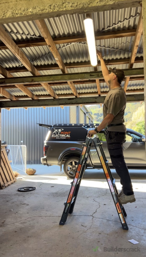 Outdoor barn light installation
