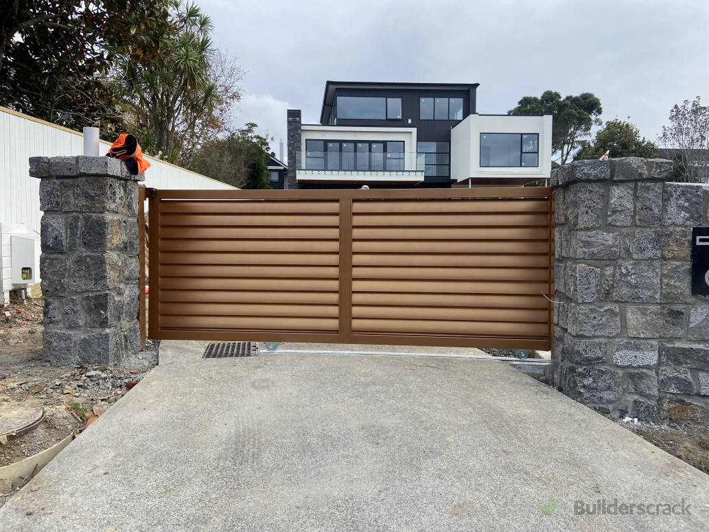 Sliding gate North Shore area