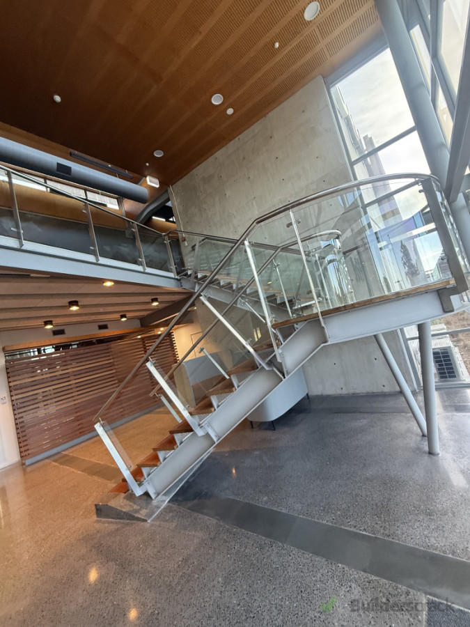 Large commercial office cleaning