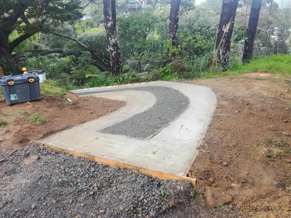 Effluent drain fix up n touch up driveway,waiuku