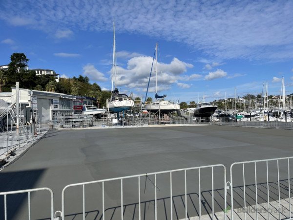 600m2 place concrete broom finish