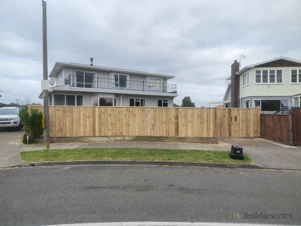 New pailing fencing with capping and 3 x custom gates (double drive way + single pedestrian gate)