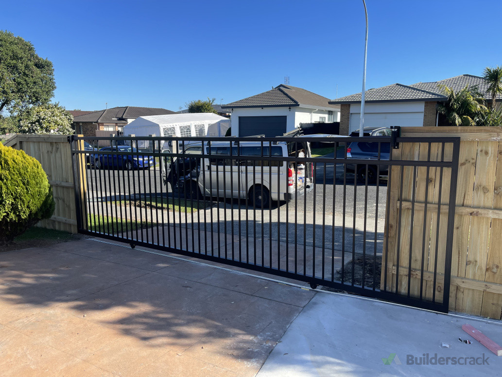 Aluminium gate supply and install