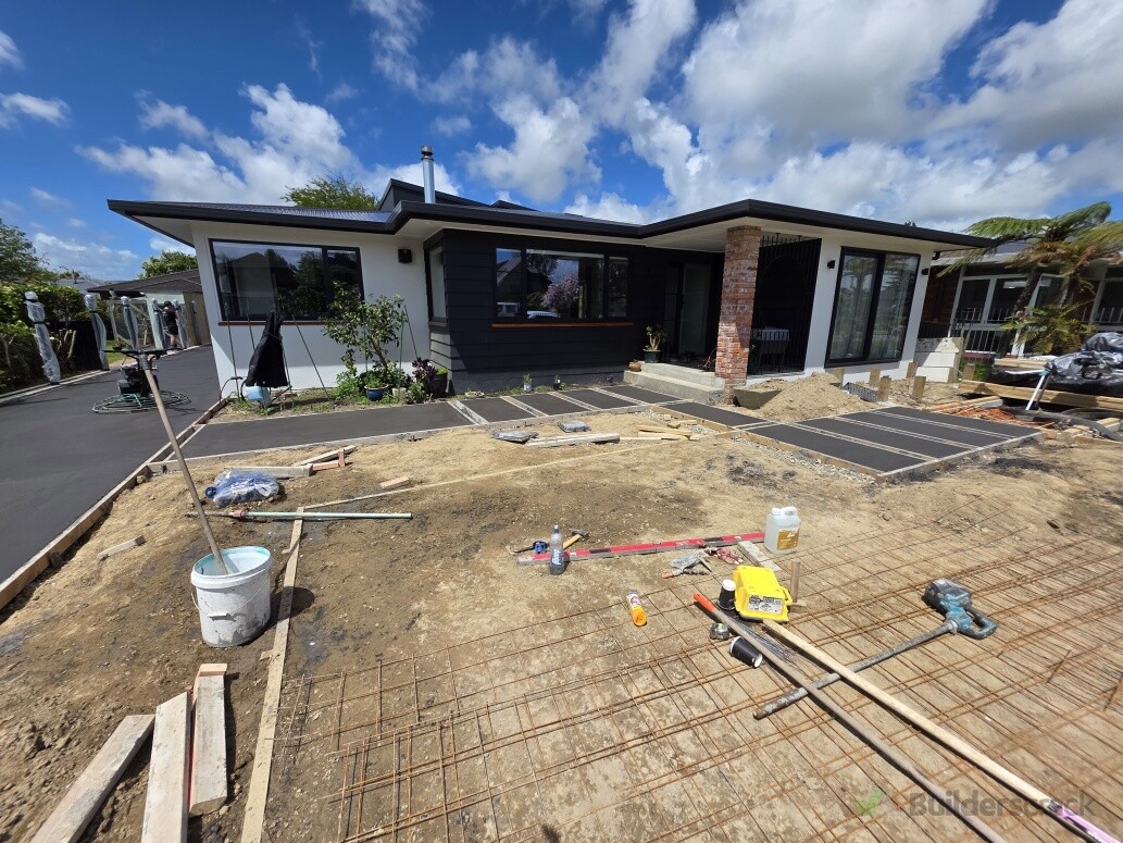 Concrete Driveway & Pathway
