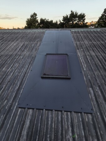 Standing seam backtray to ensure compliance with new COP requirements to minimise fasteners/rivets