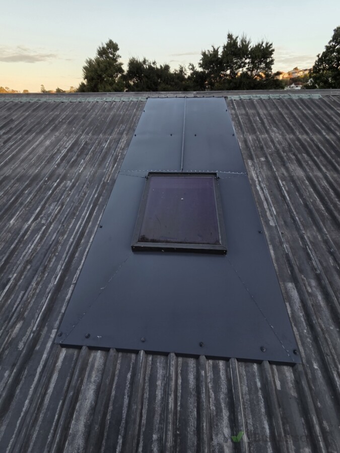 Standing seam backtray to ensure compliance with new COP requirements to minimise fasteners/rivets