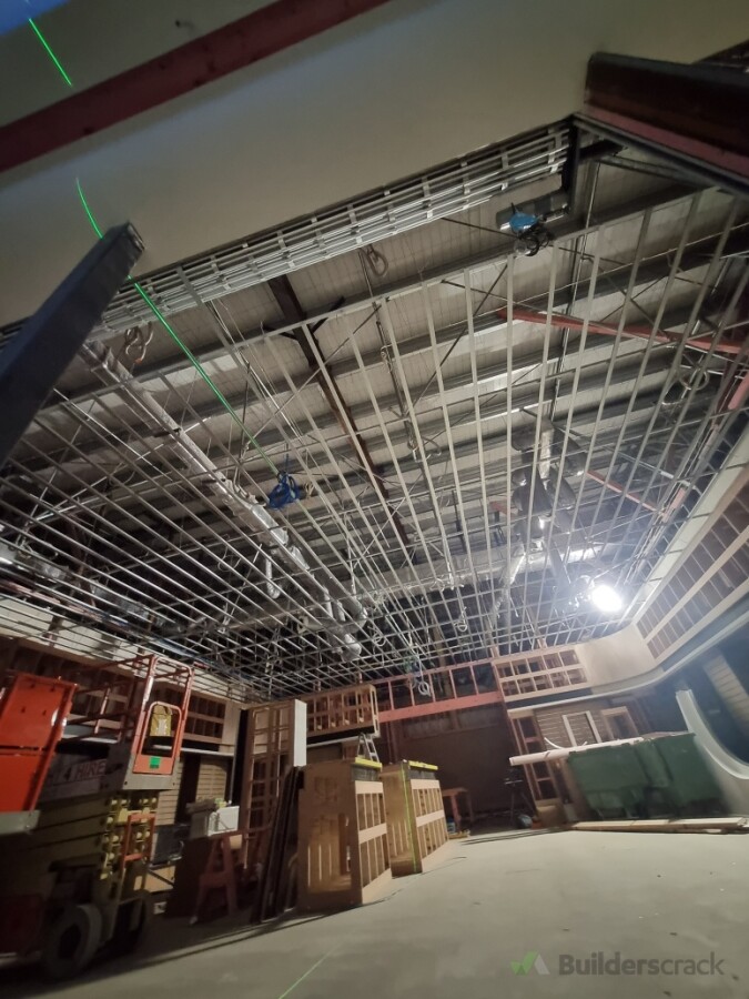 Onenz Albany shop fitout suspended ceiling with main tees + rondo express tees with XD19 clips in Albany Mall, Auckland.