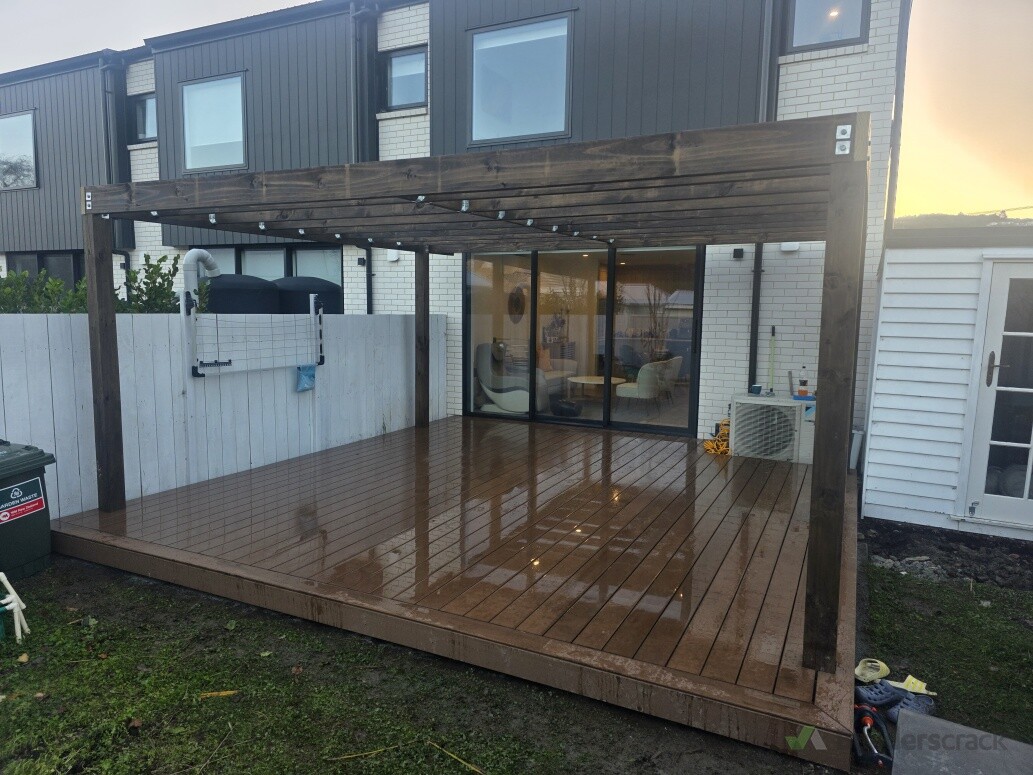 5x5 Pergola and Ekodek deck