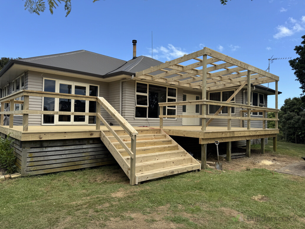 Pine deck & pergola