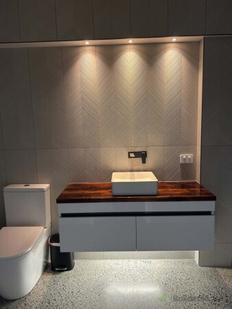 Finish product fitted with sink