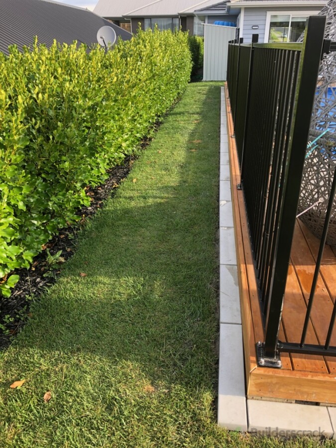 Mowing Strip/Ready Lawn