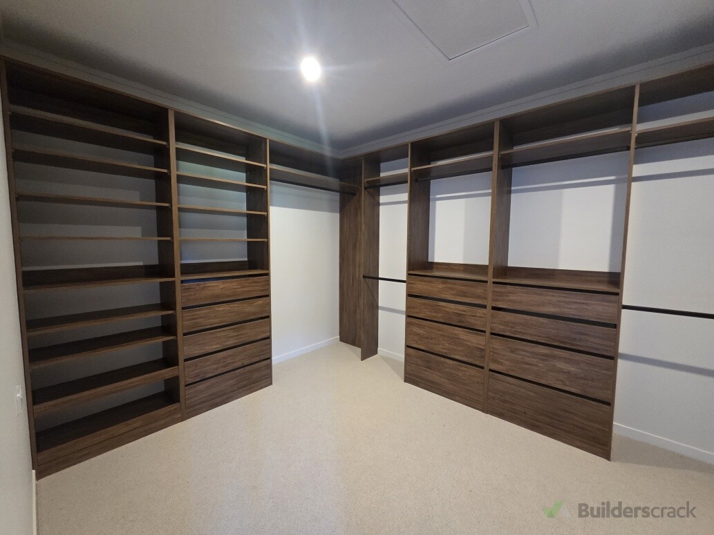 Laminate custom made - Walk in wardrobe