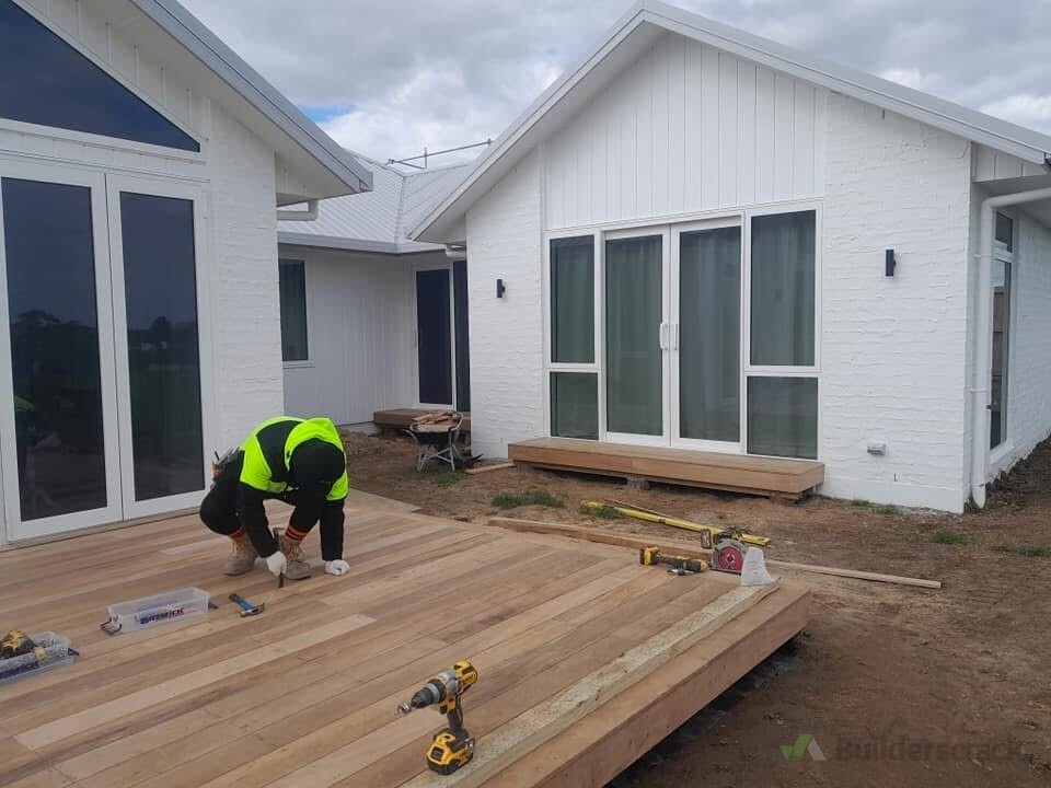 Timber decking in Hamilton & Waikato – professionally built outdoor deck creating a functional and beautiful entertaining space.