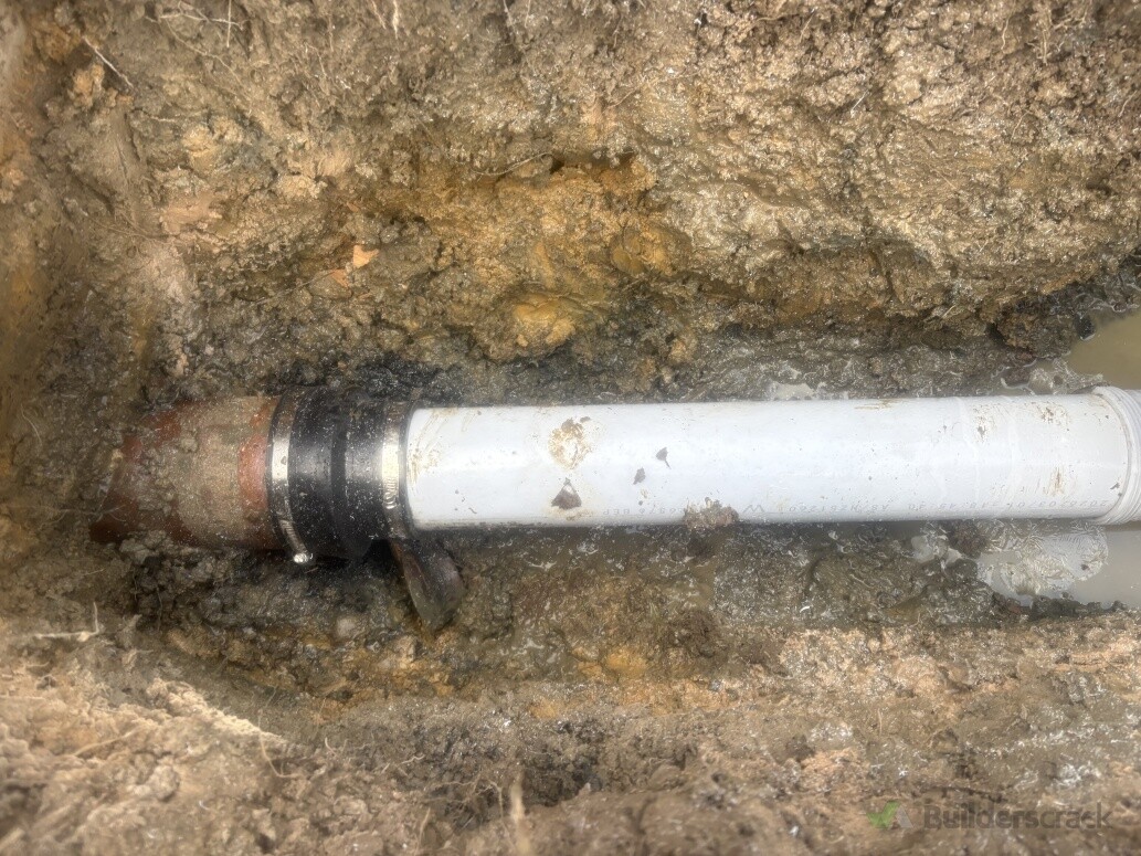 Repairing sewer pipe