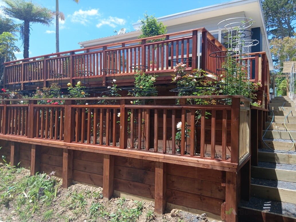 Retaining wall and Garden