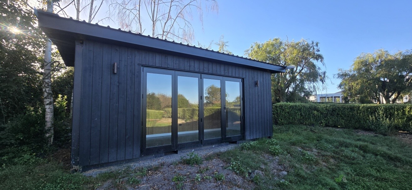 20ft Container conversion for office, sleepout or hobby room. with removable gable roof.
