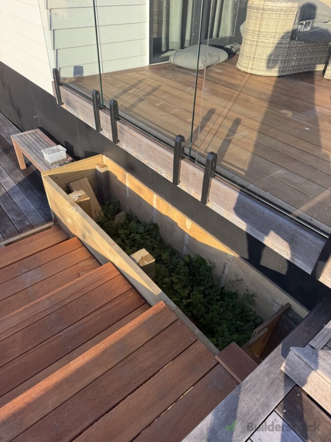 Planter box feature incorporated in deck