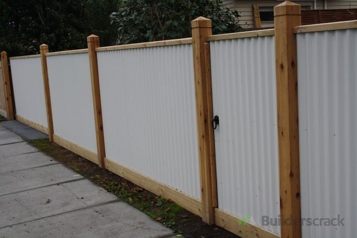 Corrugate privacy fencing