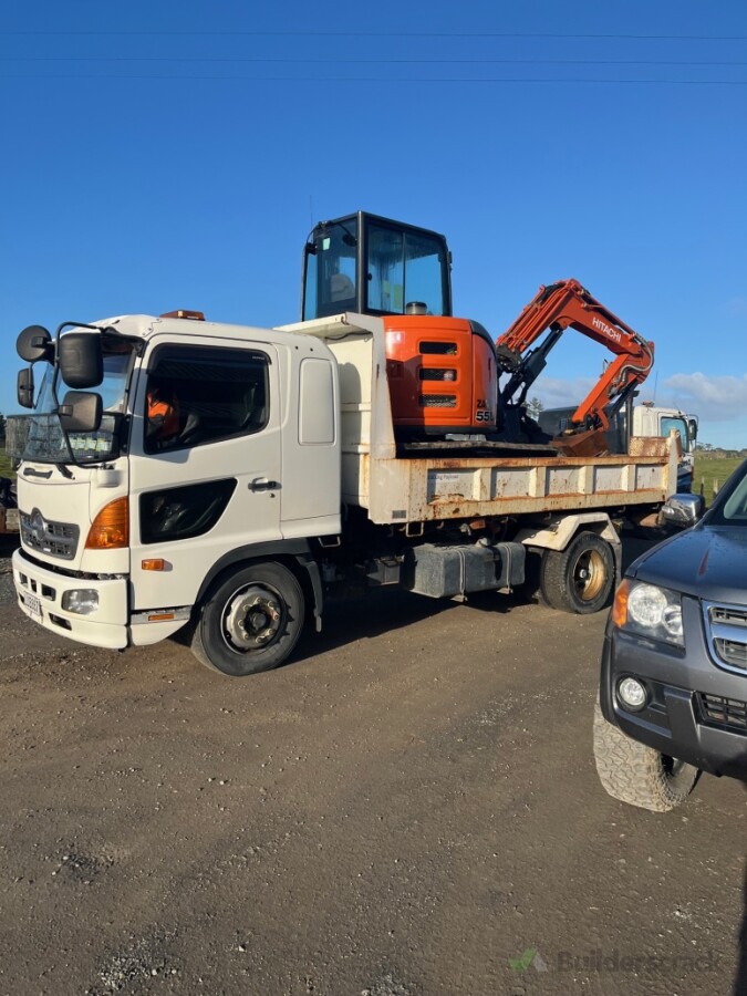 5.5T Excavator & 7T Tipper