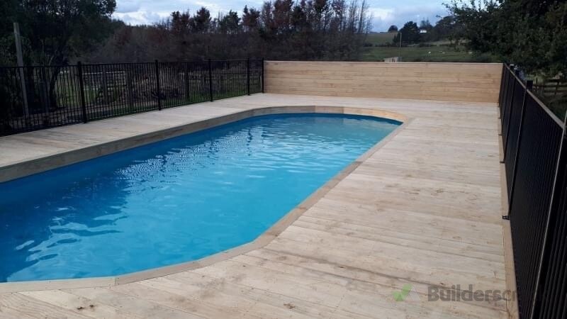 Pool & Decking Project 🏊‍♂️🔨 A complete outdoor transformation, including the pool and surrounding pine timber decking. Finished off with a custom slat timber windbreak fence, giving the pool area a bit more shelter while keeping the open outdoor feel.