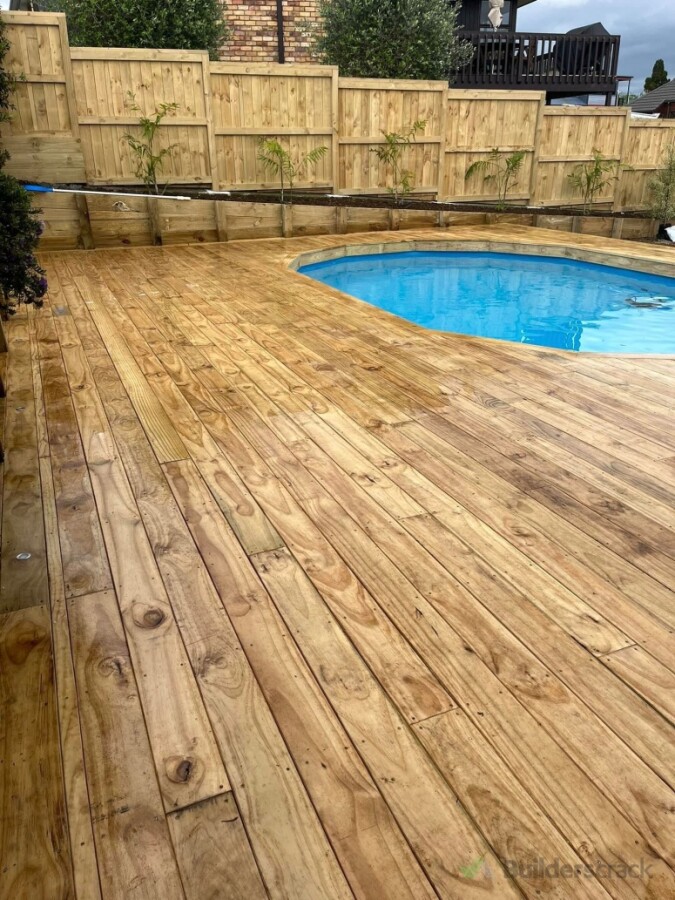 Another decking project completed 🔨🌿 A full timber deck built around the existing pool, making the most of the space and creating a great outdoor area for relaxing and entertaining.  Clean lines, solid construction and plenty of room to enjoy those summ